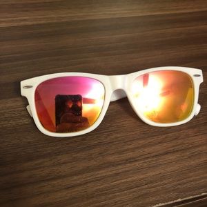 American Eagle Sunglass Great Condition